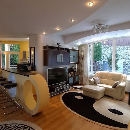 Marble Villa: Luxury Estate - Central But Intimate Sinaia Ngoại thất bức ảnh