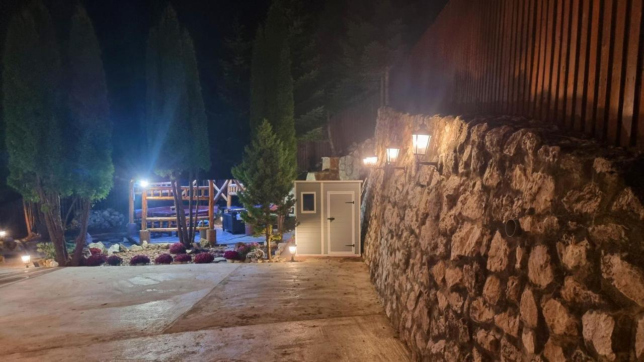 Marble Villa: Luxury Estate - Central But Intimate Sinaia Ngoại thất bức ảnh