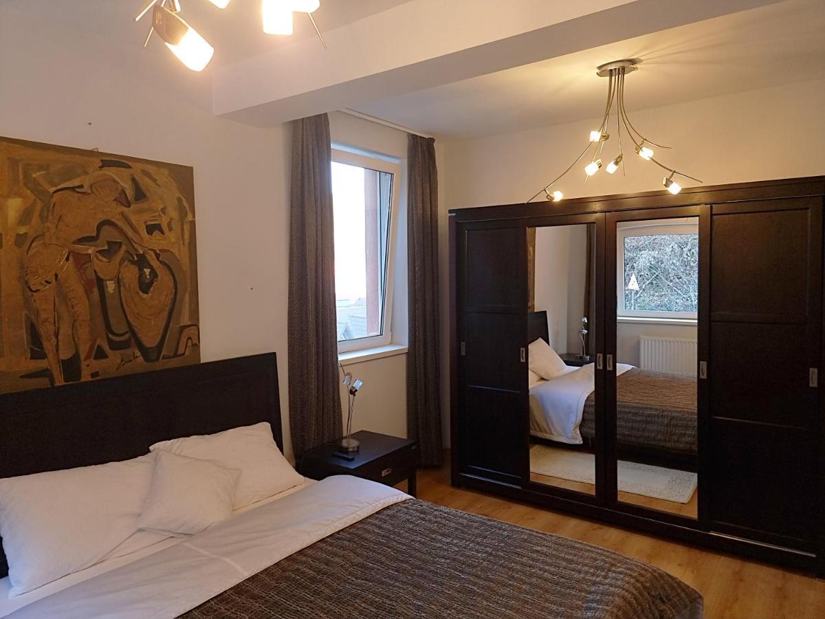 Marble Villa: Luxury Estate - Central But Intimate Sinaia Ngoại thất bức ảnh