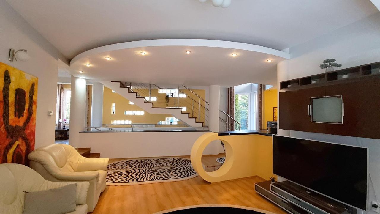 Marble Villa: Luxury Estate - Central But Intimate Sinaia Ngoại thất bức ảnh