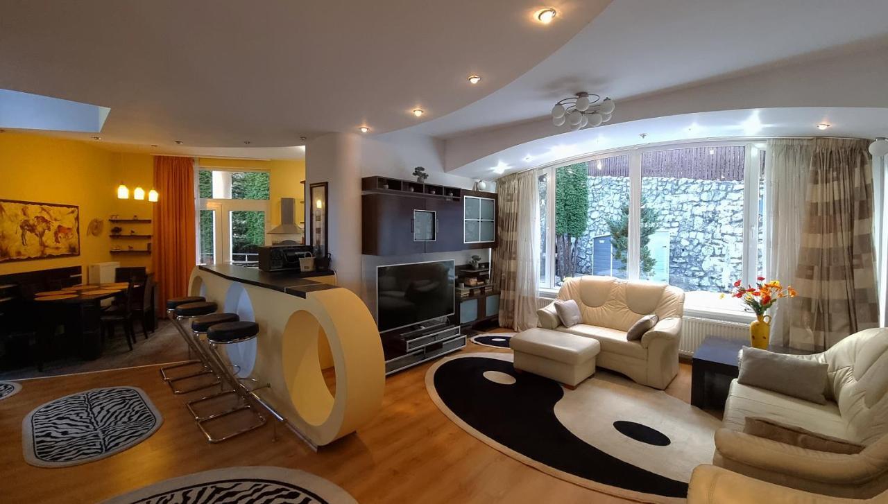 Marble Villa: Luxury Estate - Central But Intimate Sinaia Ngoại thất bức ảnh