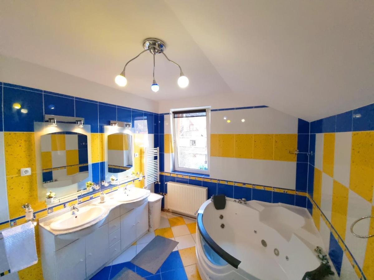 Marble Villa: Luxury Estate - Central But Intimate Sinaia Ngoại thất bức ảnh