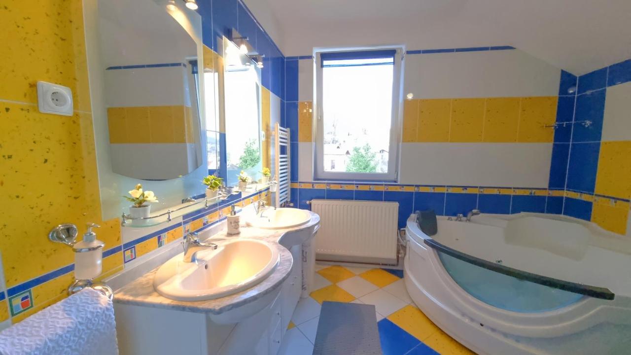 Marble Villa: Luxury Estate - Central But Intimate Sinaia Ngoại thất bức ảnh
